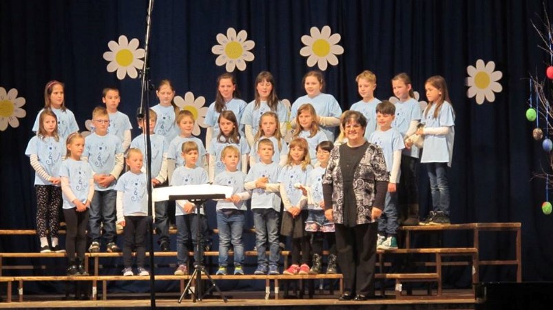 Naša pomlad 2017: Revija otroških in mladinskih pevskih zborov v Vipavi